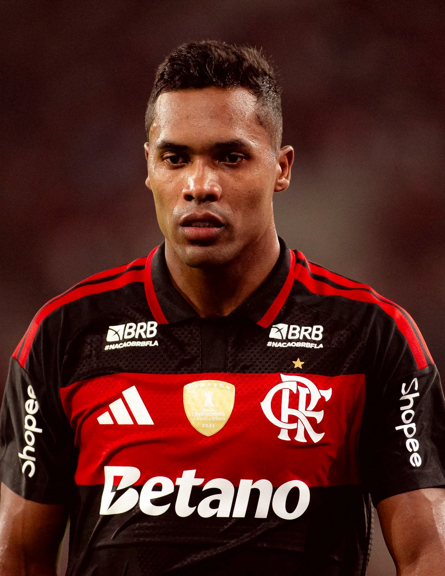 Alex Sandro com a camisa do Flamengo